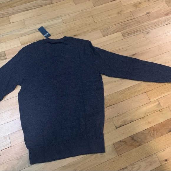 Size small, never worn grey men’s Hollister sweater - Picture 2 of 2